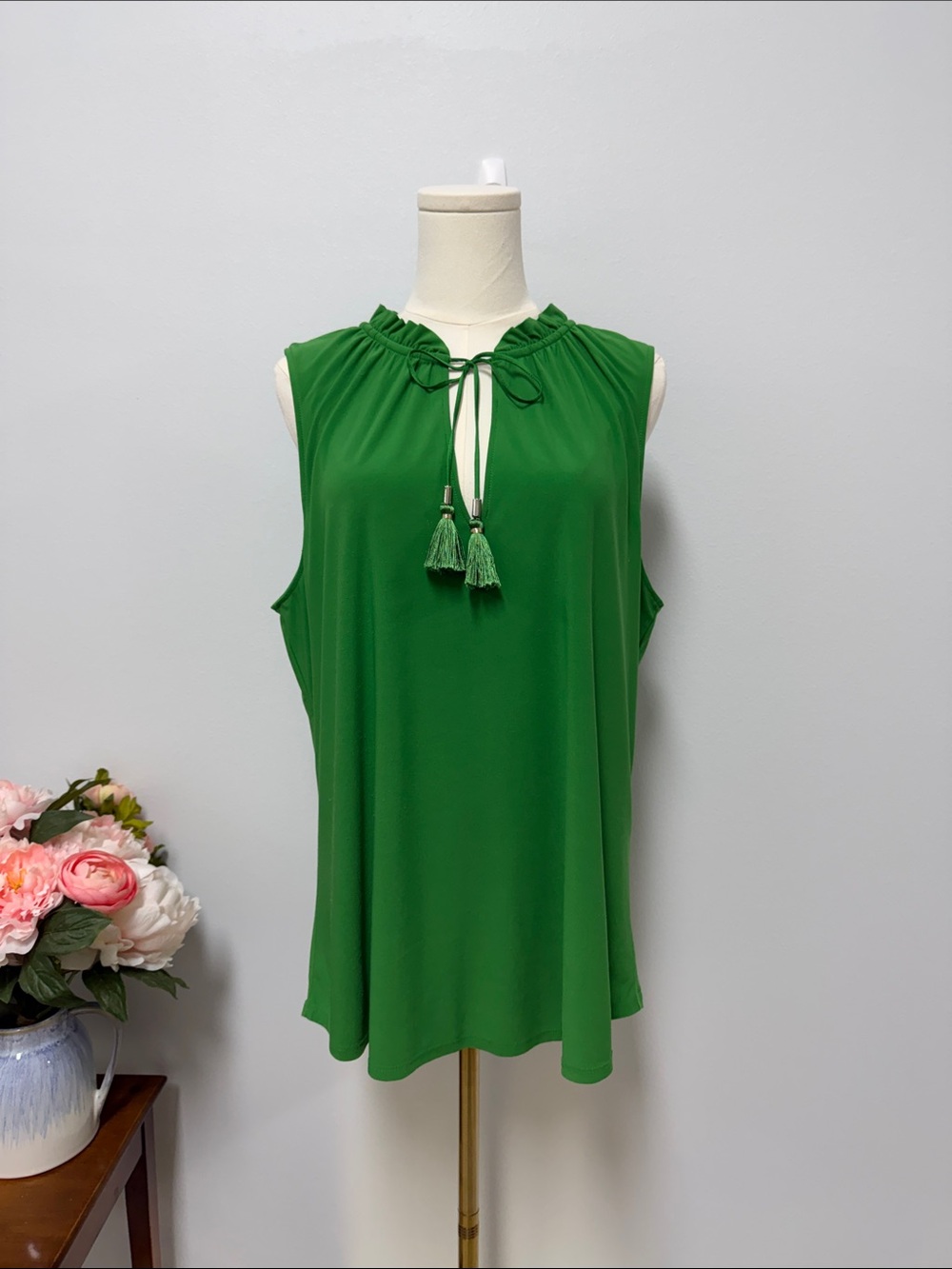 White House Black Market Green Tassel Tie Sleeveless Top